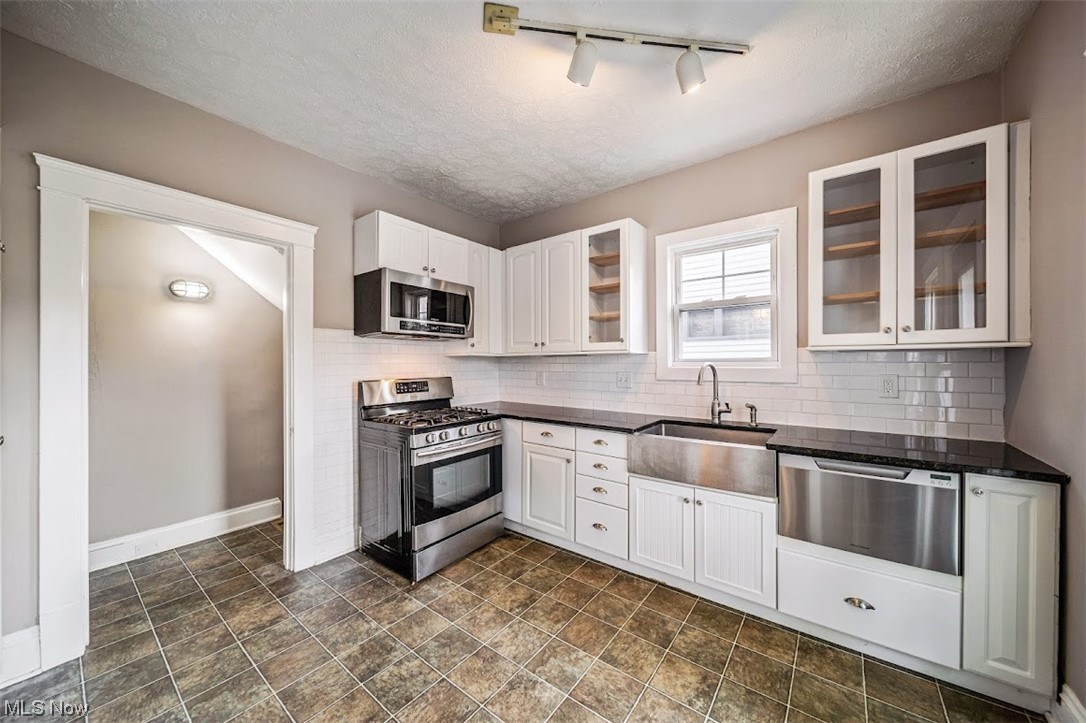 2568 Kendall Road Cleveland, OH 44120 - Photo 13 of 25 Updated Kitchen
