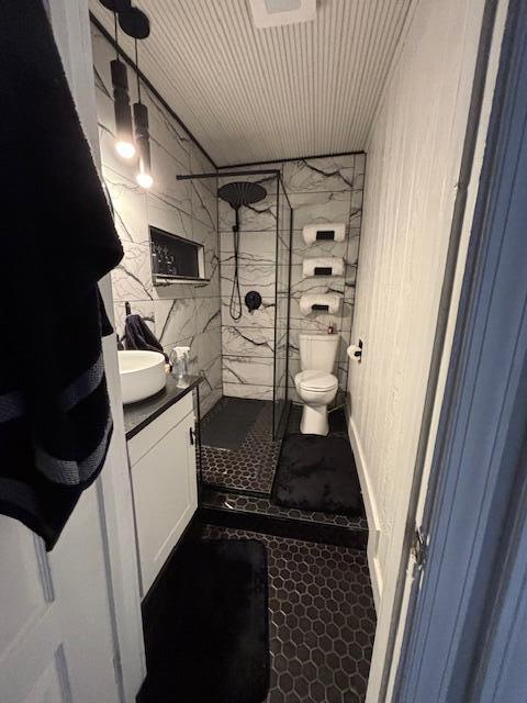1420 Clinton Street Muskegon, MI 49442 - Photo 23 of 40 Main bathroom