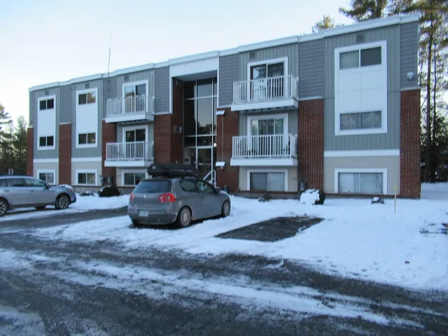 $1,690 | 131 J Capitol Hill Drive, Unit 131, Londonderry, NH 03053