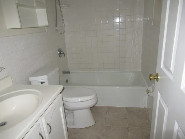 $1,690 | 131 J Capitol Hill Drive, Unit 131, Londonderry, NH 03053