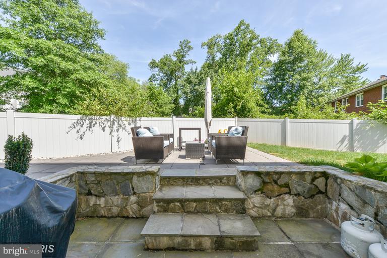 7024 Old Dominion Drive McLean, VA 22101 - Photo 31 of 35 Exterior (Rear)