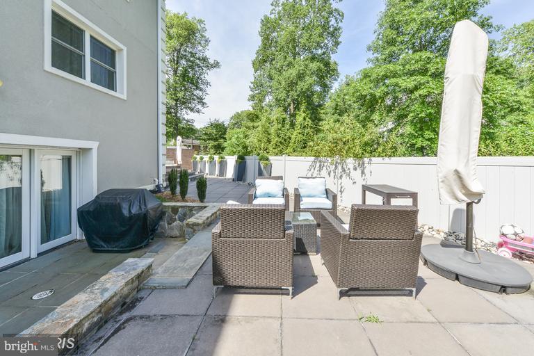 7024 Old Dominion Drive McLean, VA 22101 - Photo 33 of 35 Exterior (Rear)