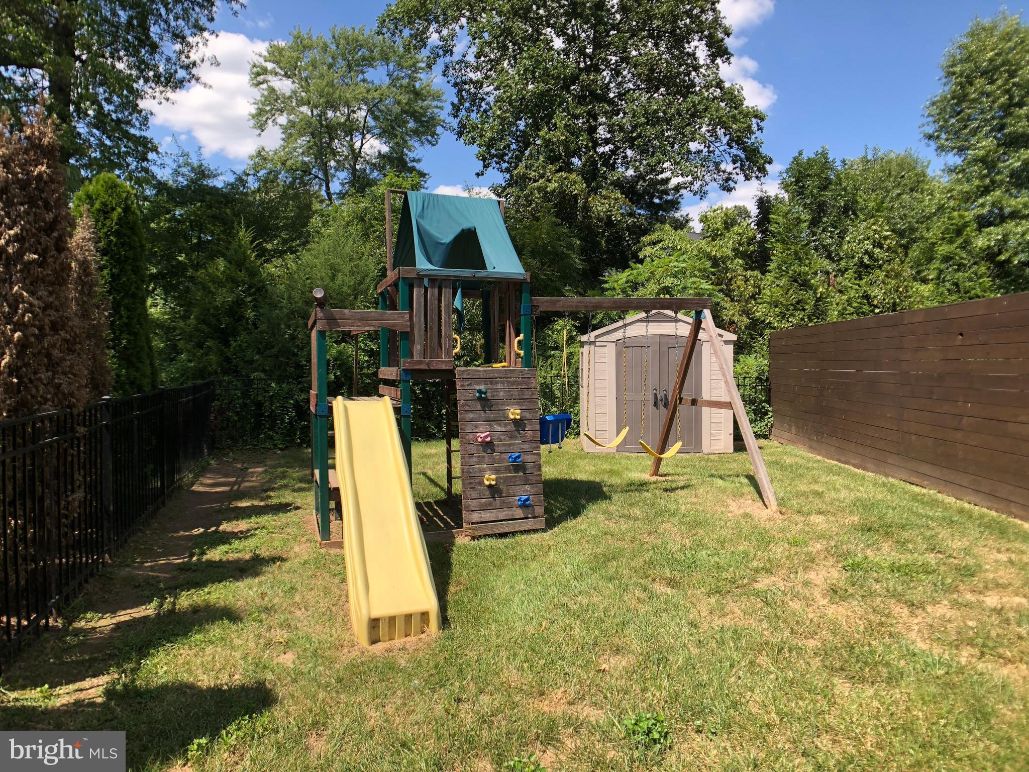 7024 Old Dominion Drive McLean, VA 22101 - Photo 4 of 35 Exterior (Front)