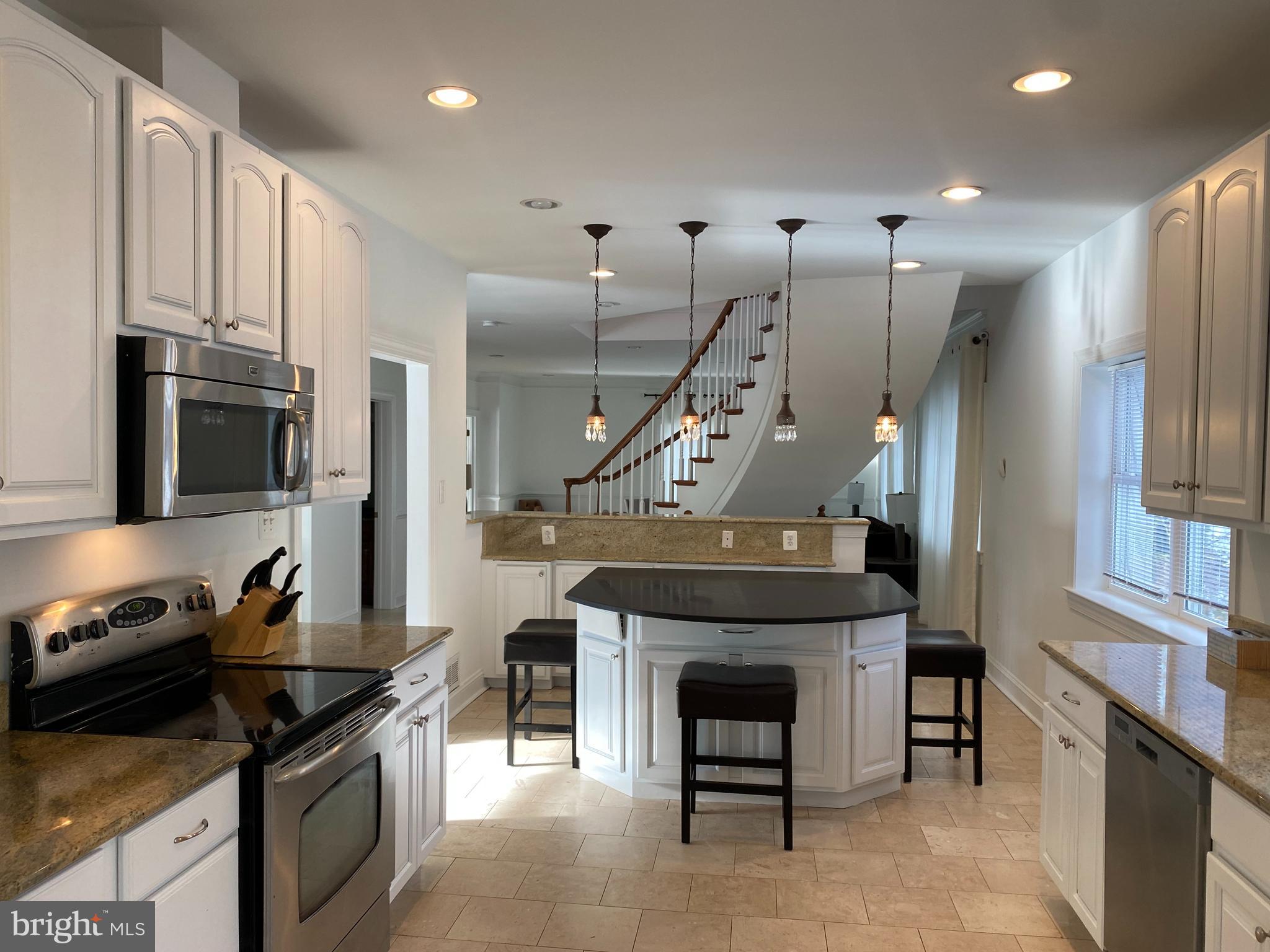 7024 Old Dominion Drive McLean, VA 22101 - Photo 7 of 35