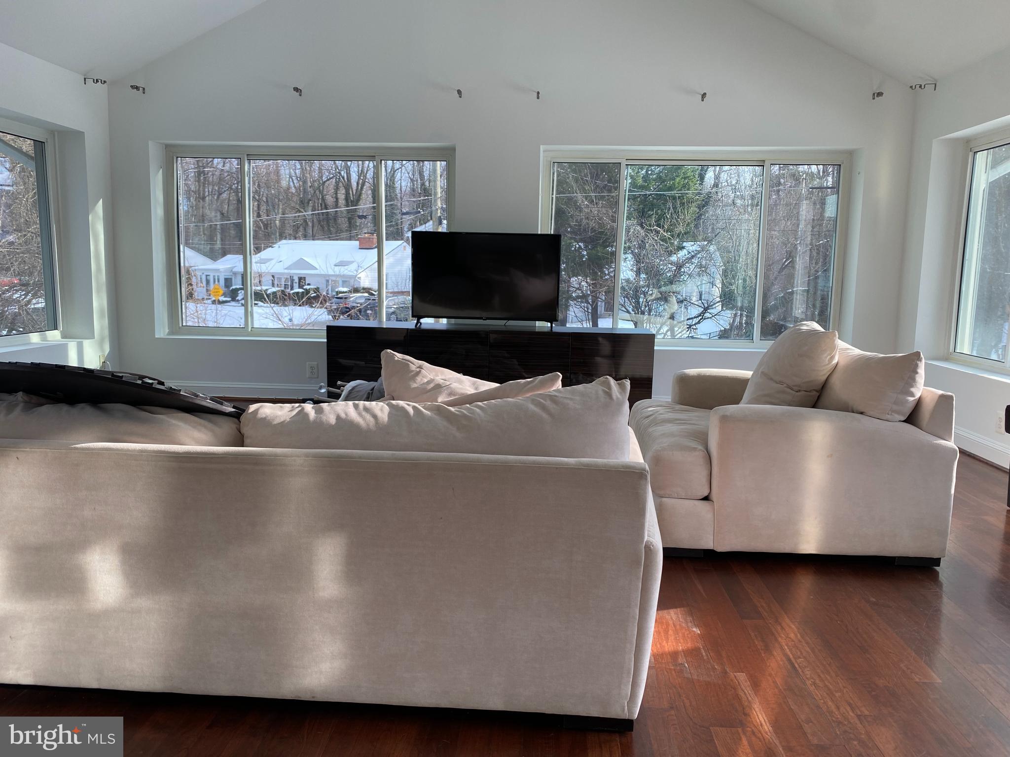 7024 Old Dominion Drive McLean, VA 22101 - Photo 9 of 35