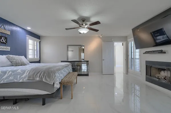 a view of a house with entryway and a garage