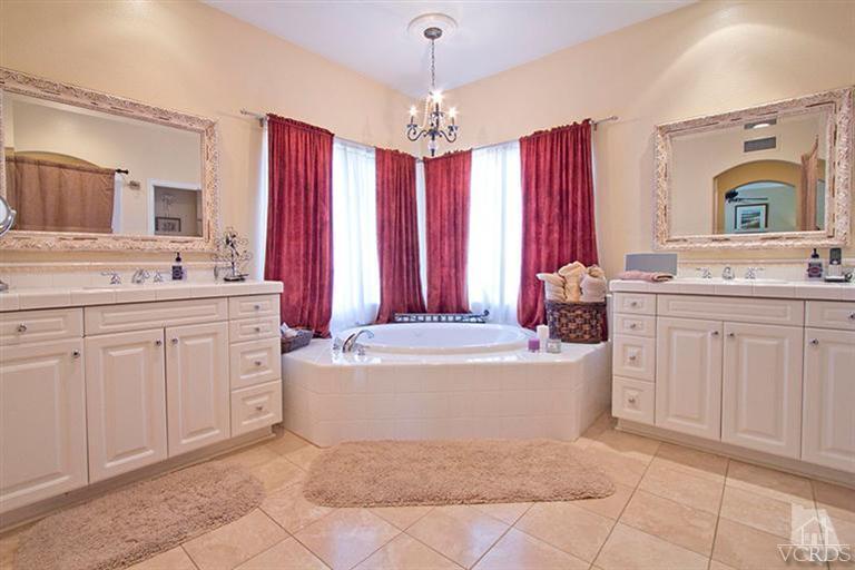 295 Knoll Ridge Road Simi Valley, CA 93065 - Photo 14 of 24 a bathroom with a tub sink and mirror