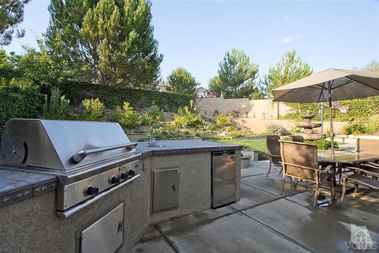 295 Knoll Ridge Road Simi Valley, CA 93065 - Photo 22 of 24 a view of table and chairs under an umbrella