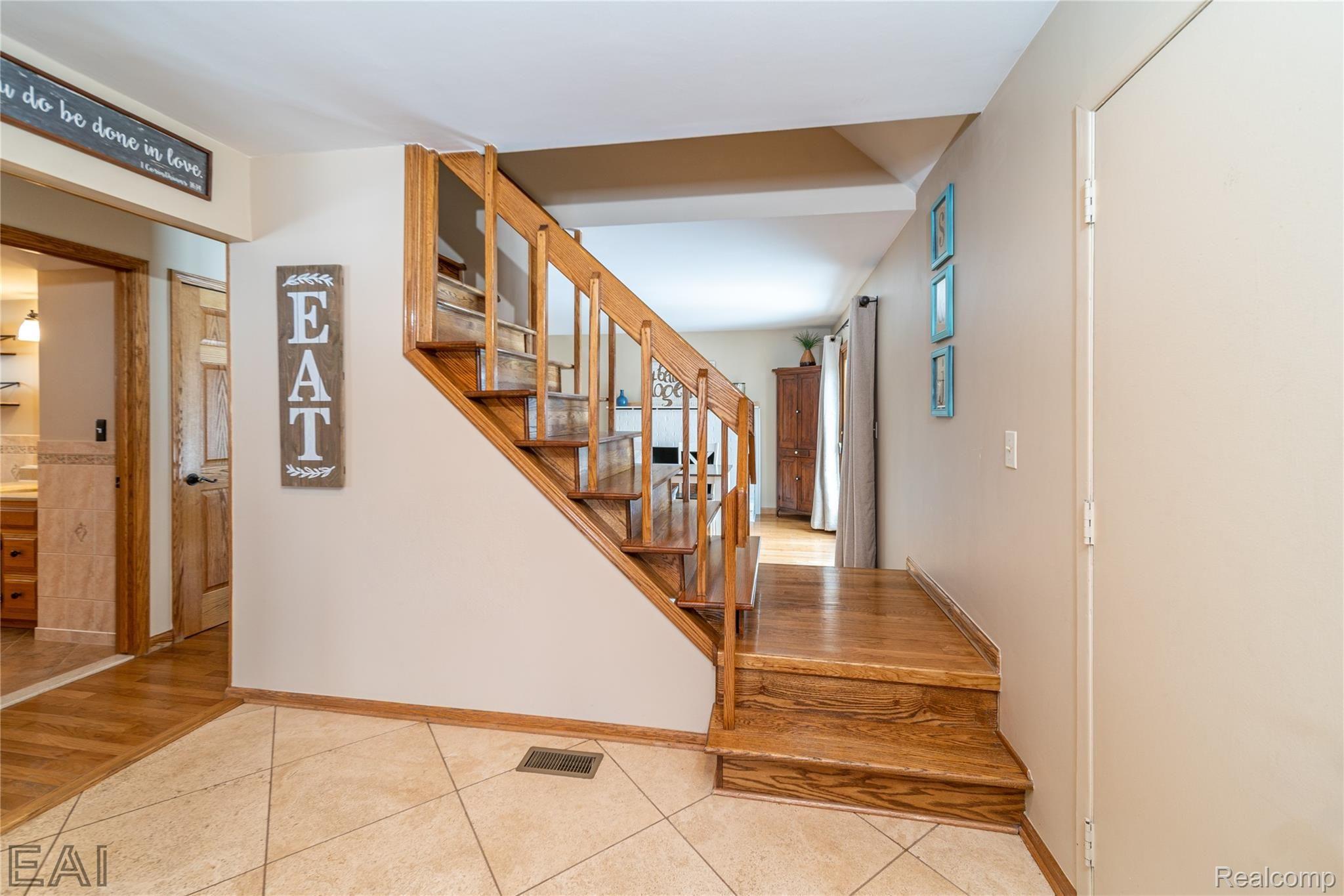 43429 Proctor Road Canton, MI 48188 - Photo 6 of 19 Foyer 2