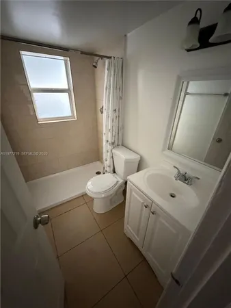 $2,225 | 1735 West 60th Street, Unit M201, Hialeah, FL 33012