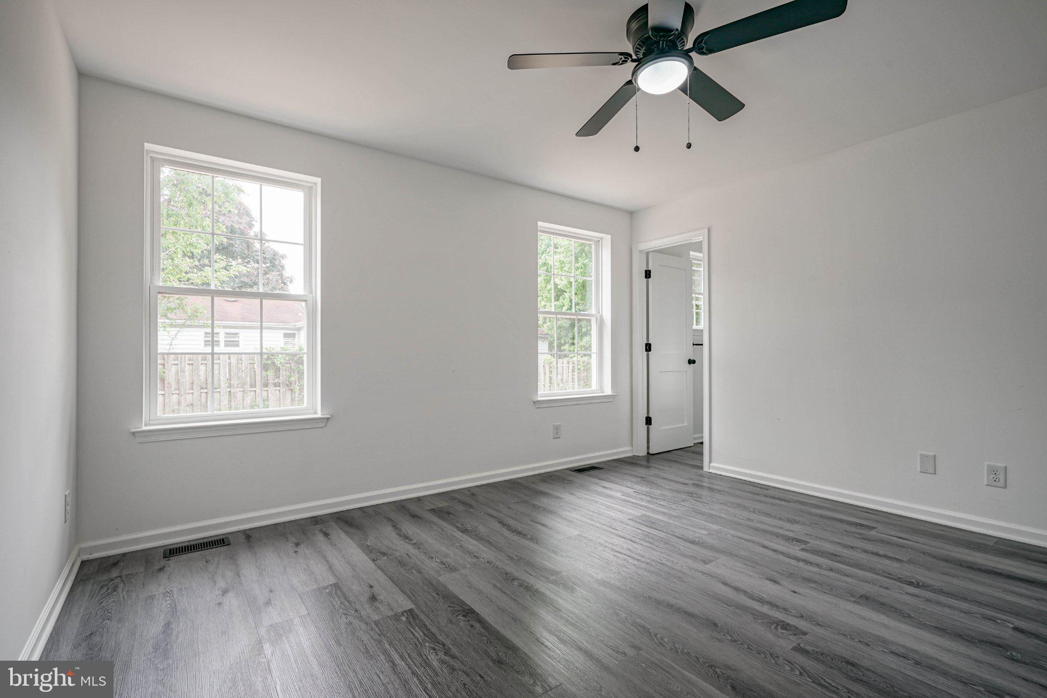 12 Park Road Pennsville, NJ 08070 - Photo 24 of 33 Bright and airy modern space.