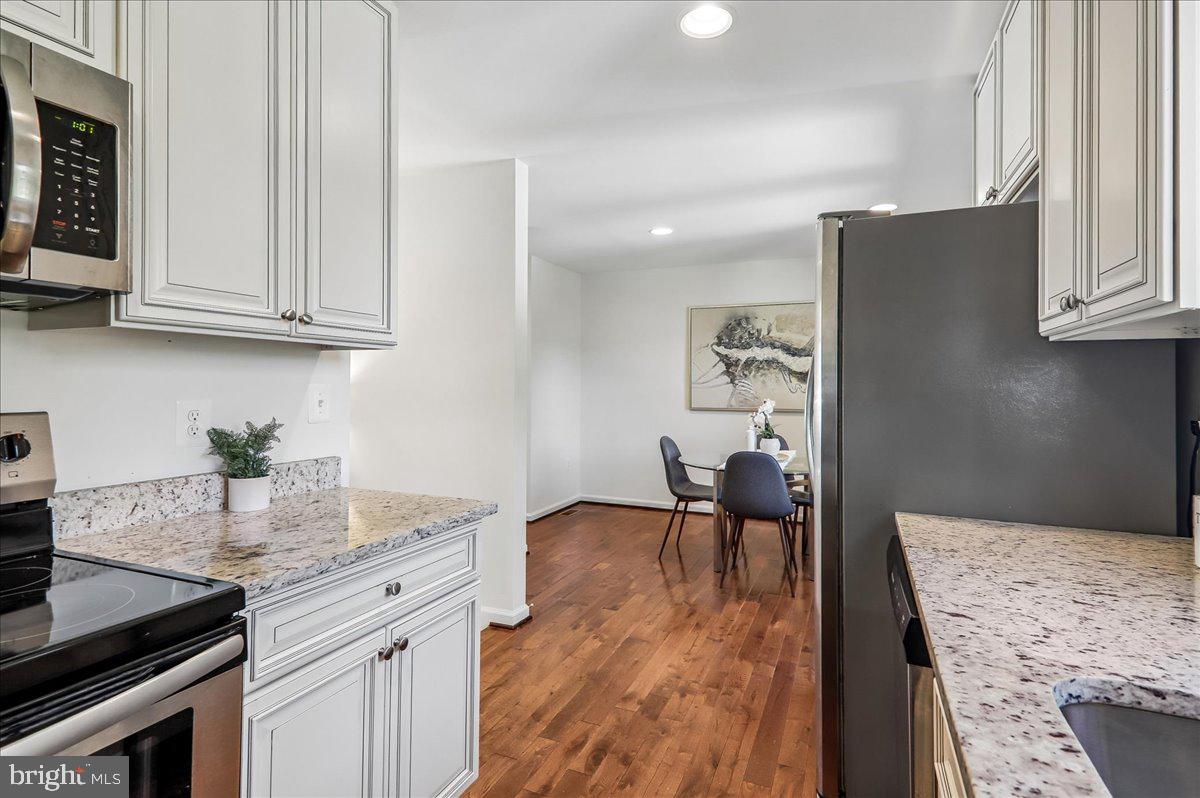 9235 Hummingbird Terrace Gaithersburg, MD 20879 - Photo 18 of 61 Kitchen and Dining Area