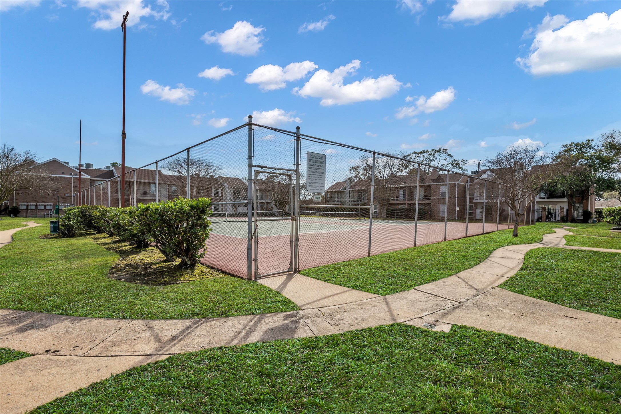 2800 Jeanetta Street, Unit 610 Houston, TX 77063 - Photo 18 of 22 Tennis courts for owners to enjoy.