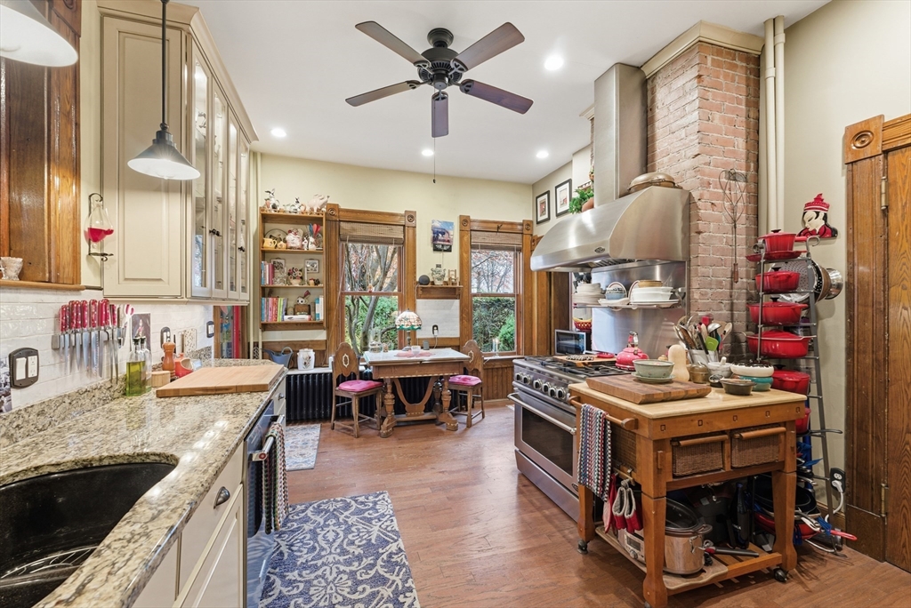 1176 Worthington Street Springfield, MA 01109 - Photo 14 of 42