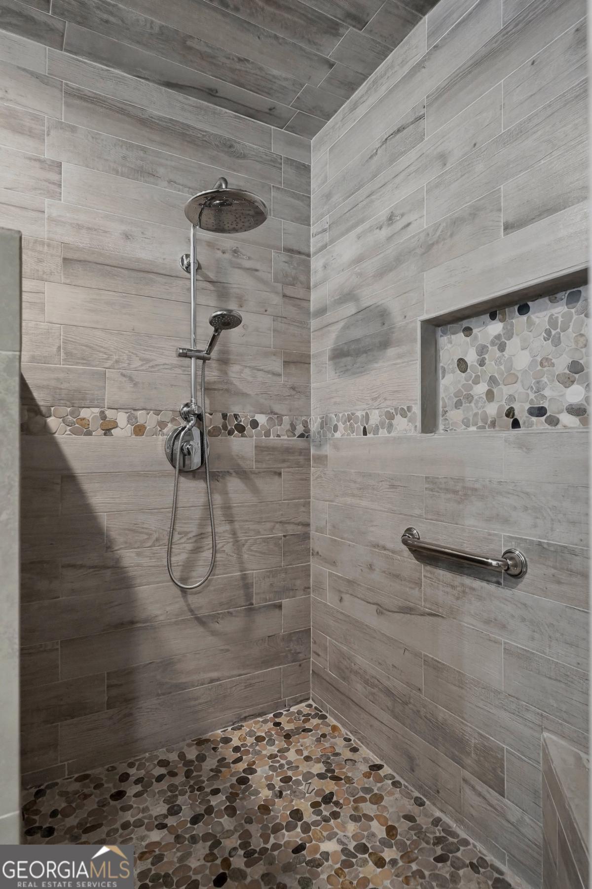 609 Morgan Street Albany, GA 31705 - Photo 24 of 74 a bathroom with a shower