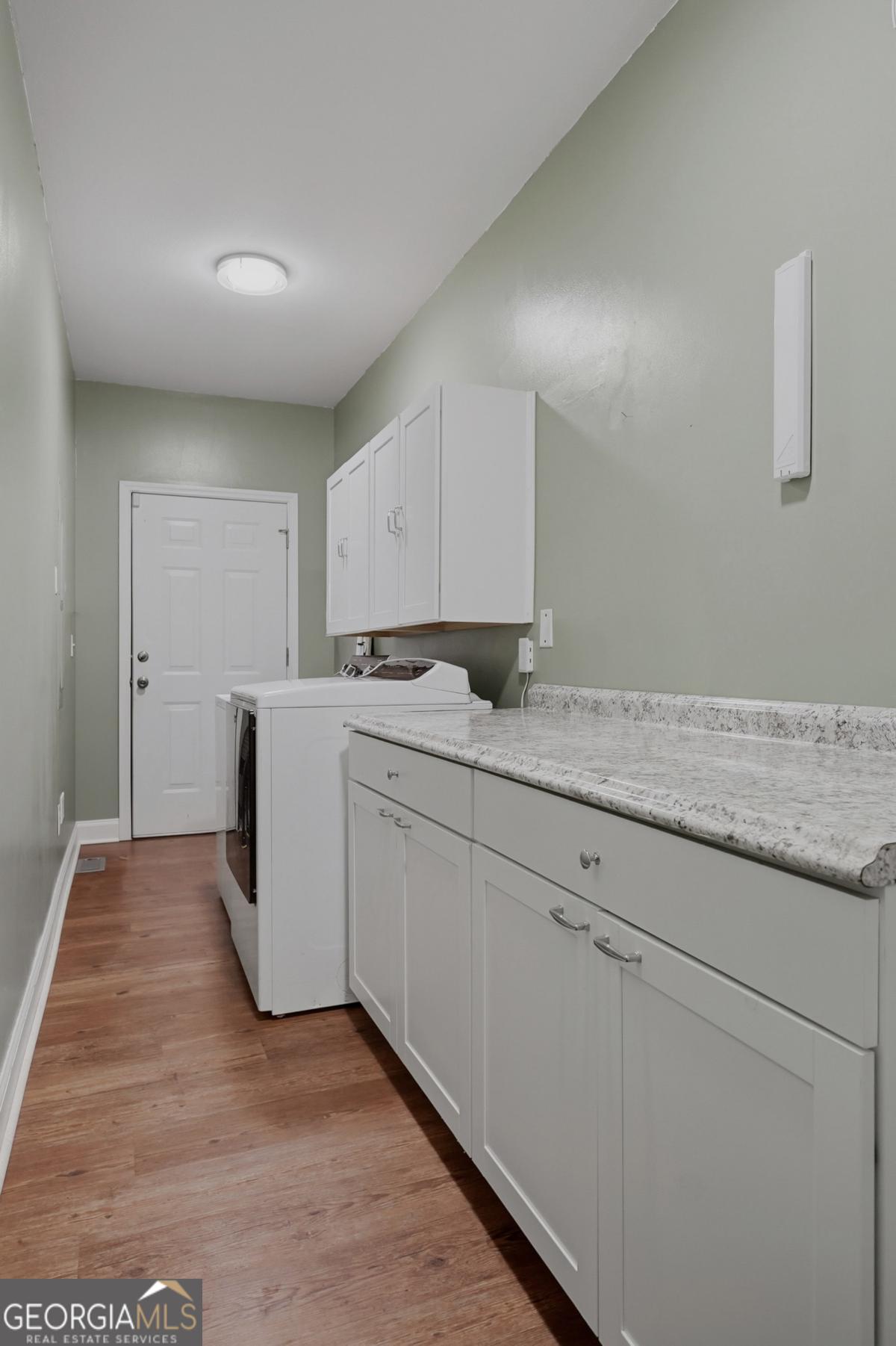 609 Morgan Street Albany, GA 31705 - Photo 26 of 74 a utility room with granite countertop cabinets