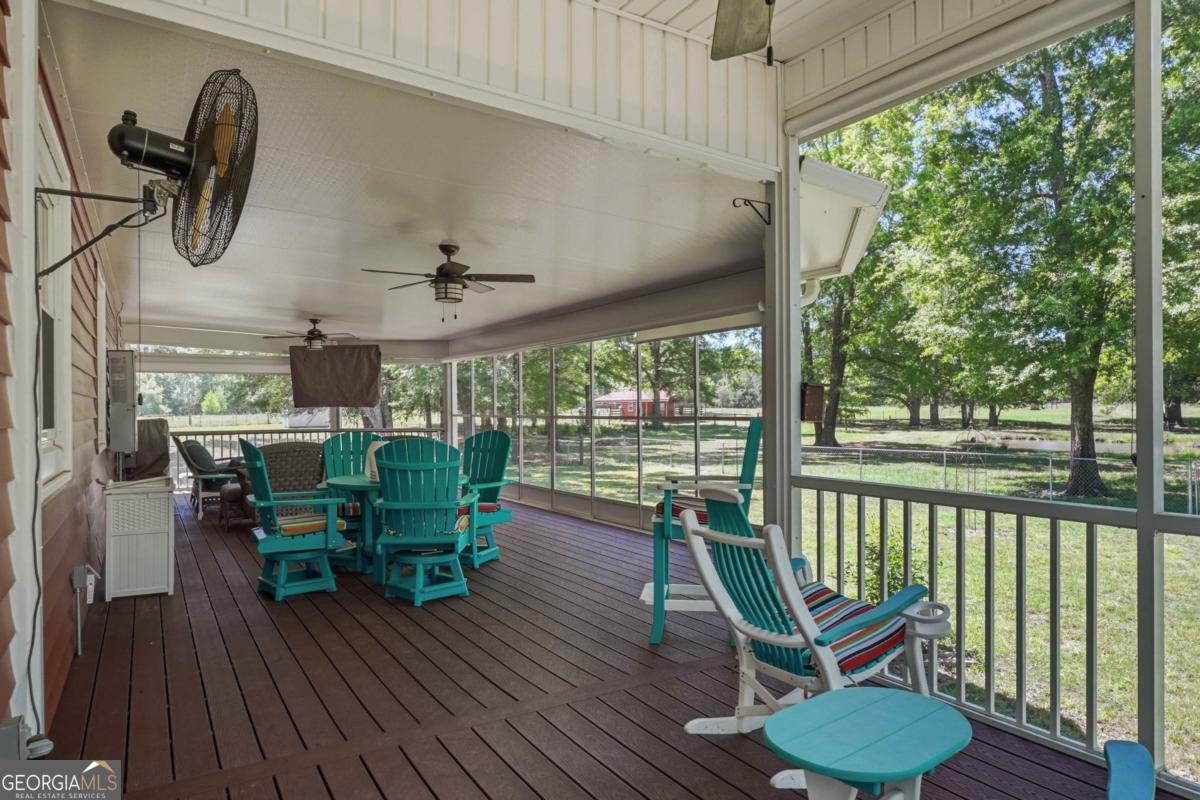 609 Morgan Street Albany, GA 31705 - Photo 37 of 74 a view of a chairs and table in patio of a house