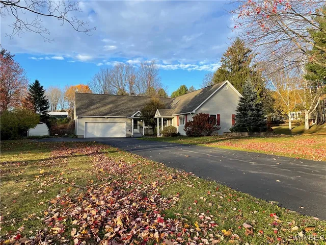 $369,900 | 6072 Thornwood Drive, Boston, NY 14075