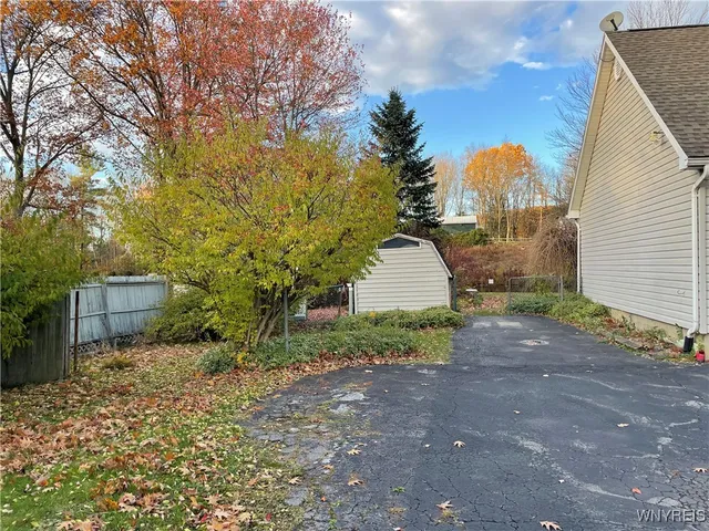 $369,900 | 6072 Thornwood Drive, Boston, NY 14075