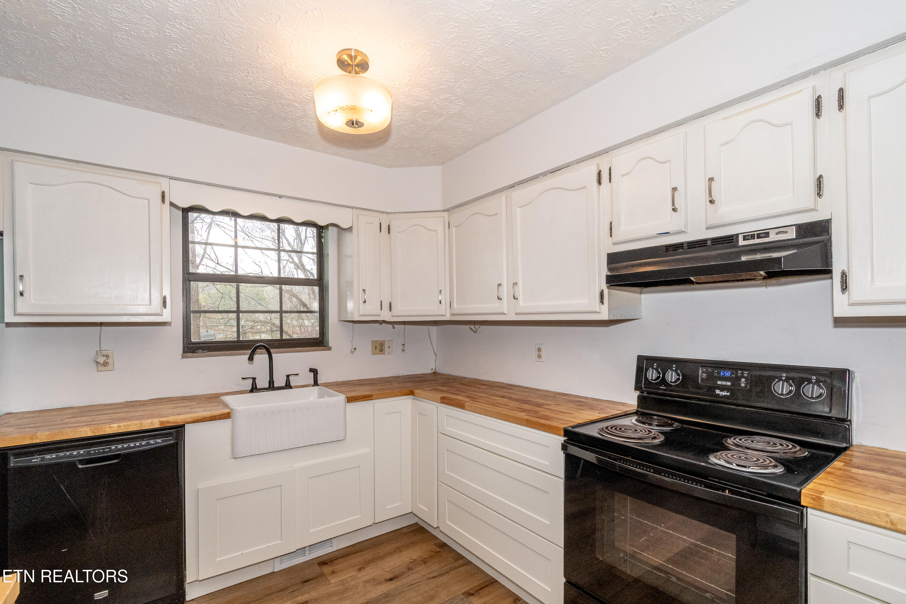 2839 Rifle Range Drive Knoxville, TN 37918 - Photo 11 of 31 Butcher block countertops