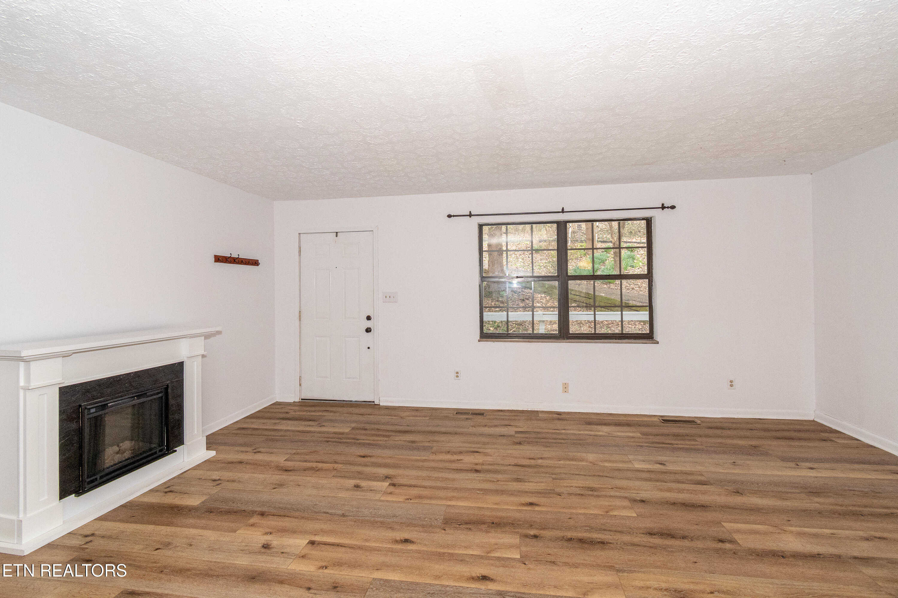 2839 Rifle Range Drive Knoxville, TN 37918 - Photo 2 of 31 Open family room