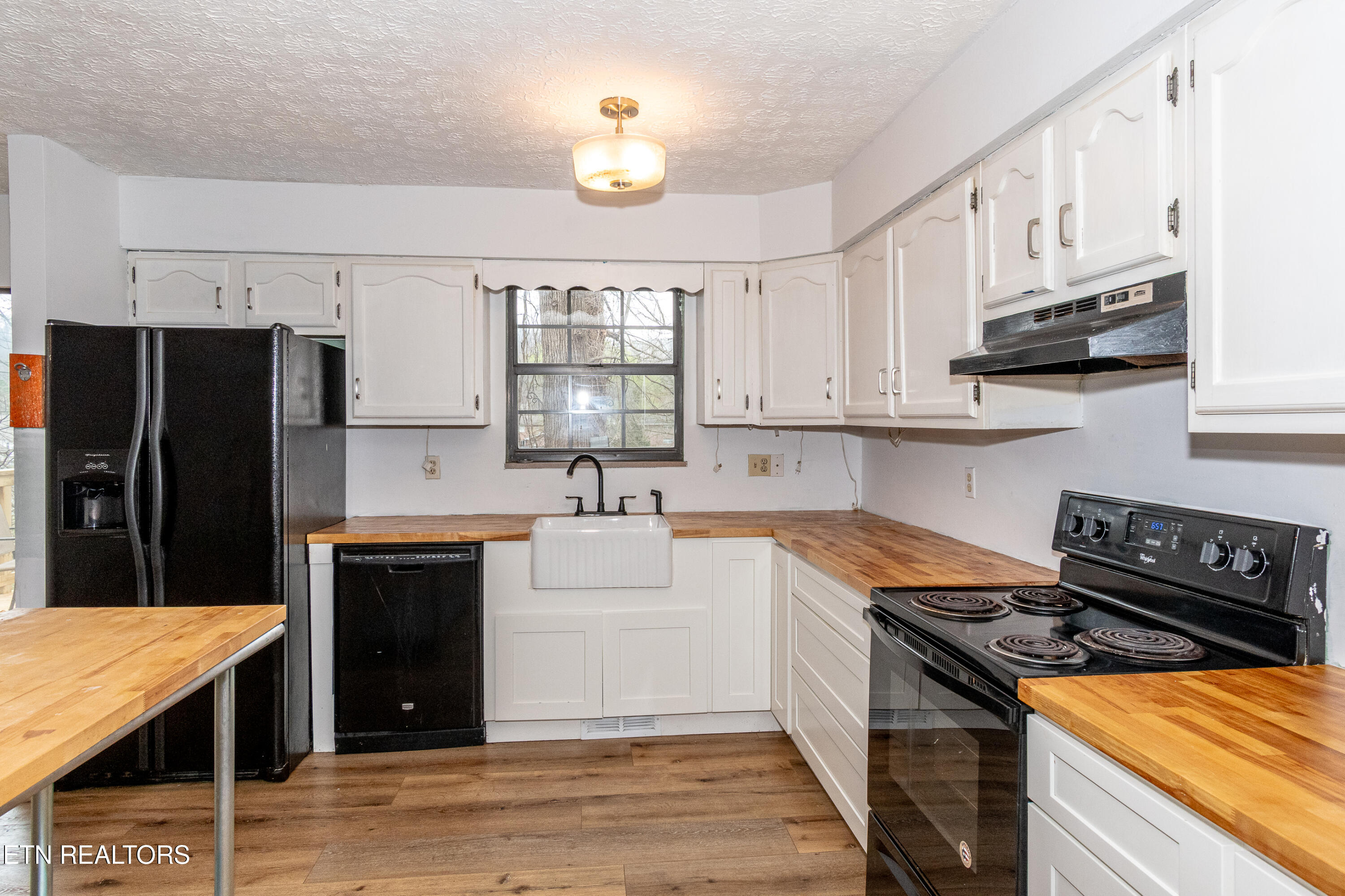 2839 Rifle Range Drive Knoxville, TN 37918 - Photo 10 of 31 Farm sink