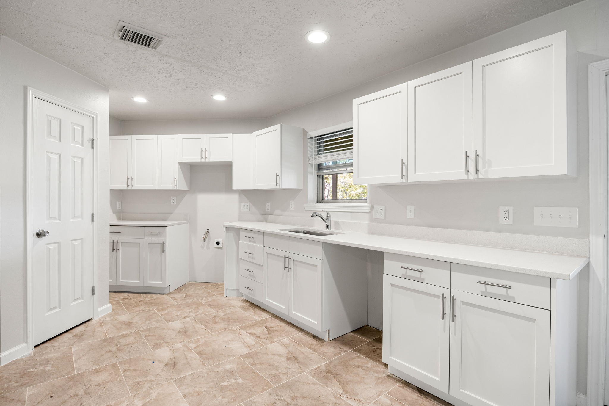 479 Brandon Road Conroe, TX 77302 - Photo 11 of 42