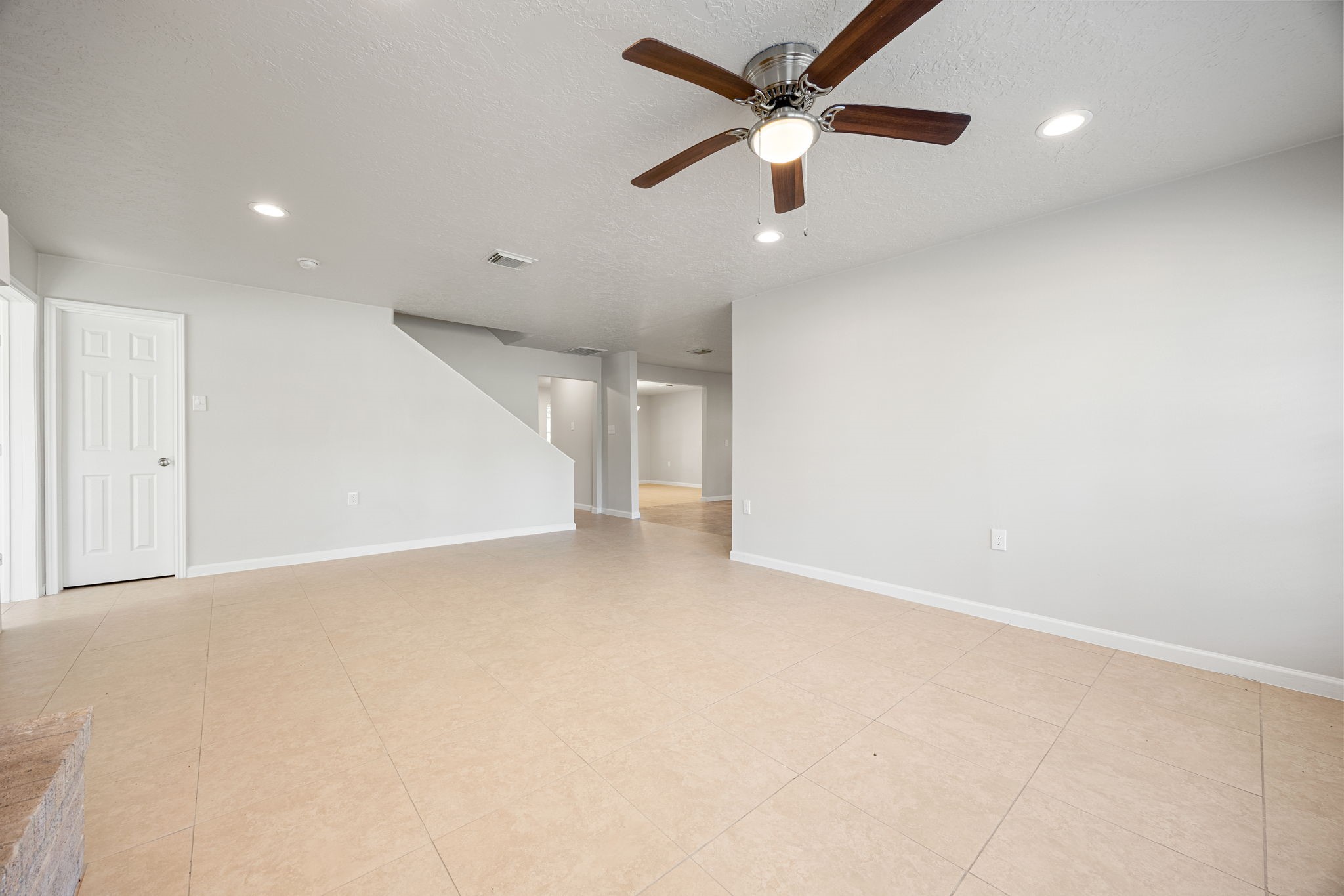 479 Brandon Road Conroe, TX 77302 - Photo 16 of 42 an empty room with ceiling fan and window