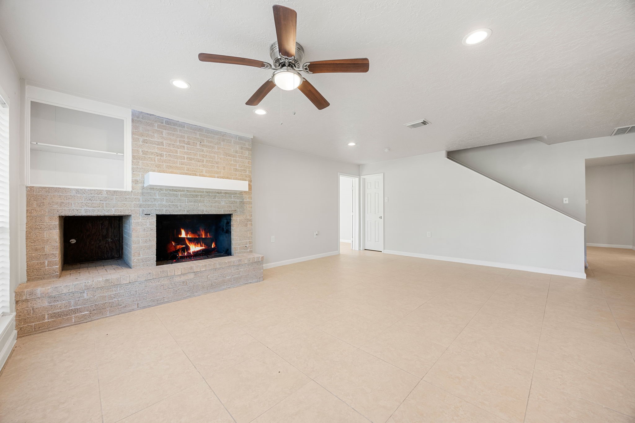 479 Brandon Road Conroe, TX 77302 - Photo 17 of 42 an empty room with windows and fireplace