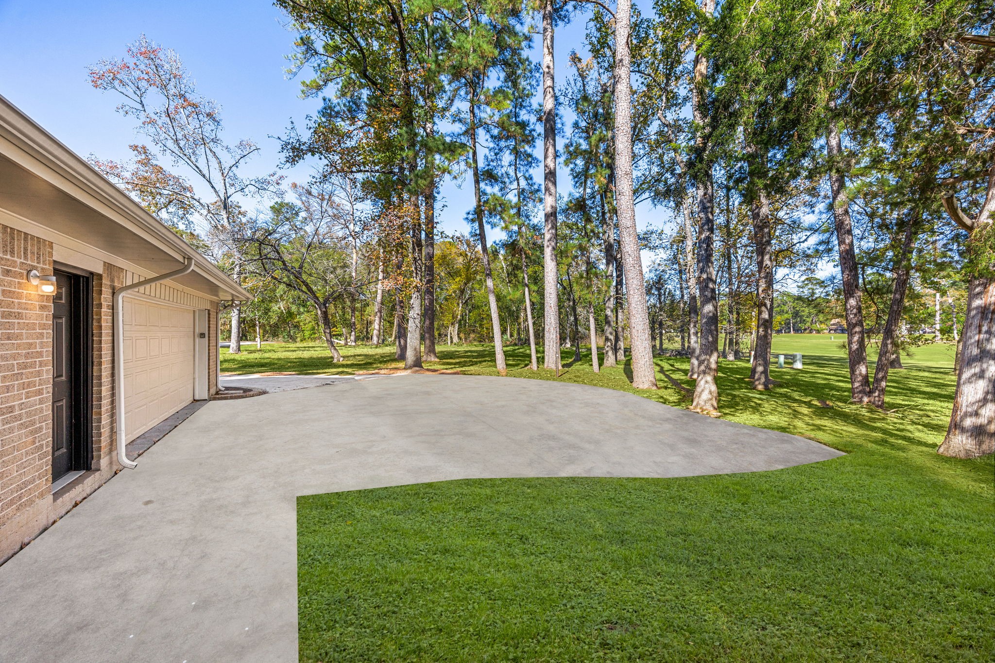 479 Brandon Road Conroe, TX 77302 - Photo 41 of 42 a view of outdoor space with deck and tree