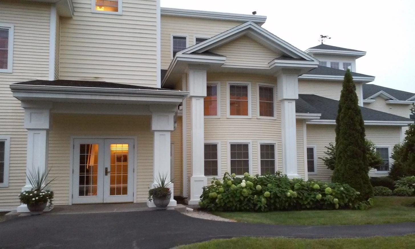 118 Secretariat Estates, Unit 105 Rochester, NH 03867 - Photo 1 of 38