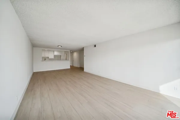 $2,500 | 131 North Orlando Avenue, Unit 302, Los Angeles, CA 90048