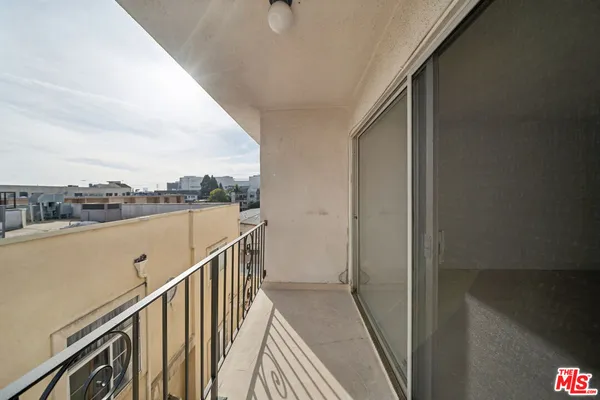 $2,500 | 131 North Orlando Avenue, Unit 302, Los Angeles, CA 90048