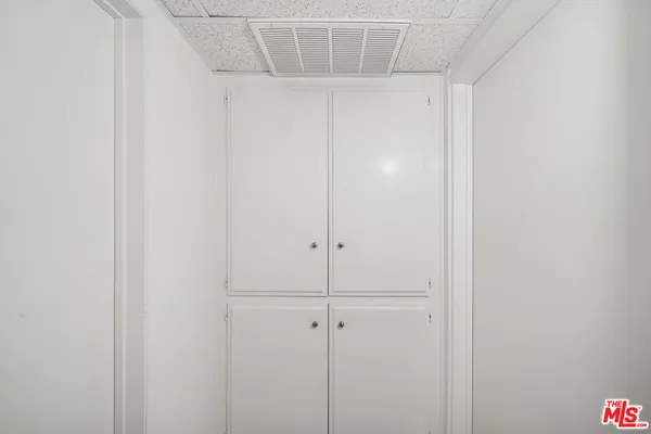 $2,500 | 131 North Orlando Avenue, Unit 302, Los Angeles, CA 90048