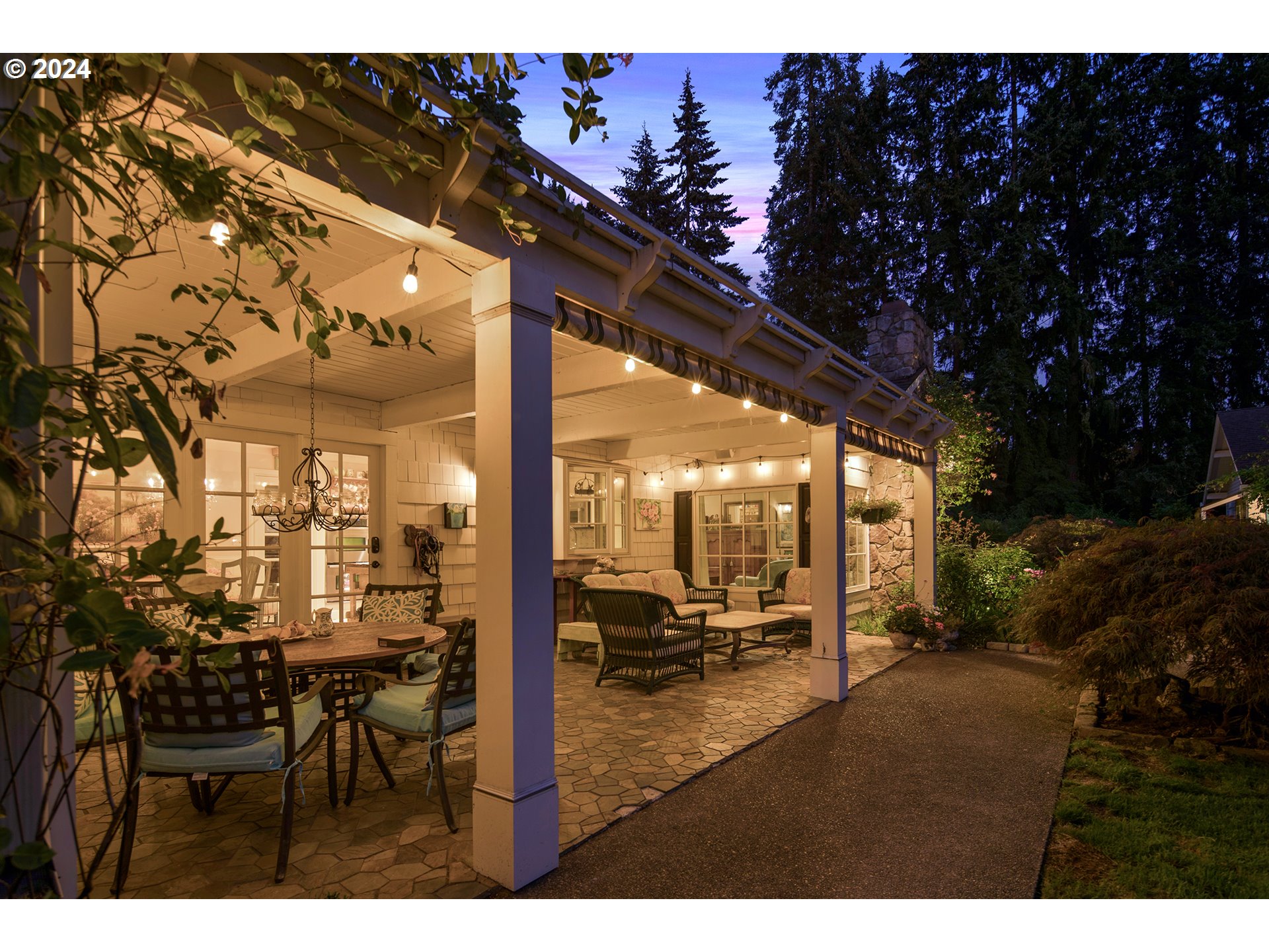21545 Southwest Johnson Road West Linn, OR 97068 - Photo 22 of 43 a view of living room and patio