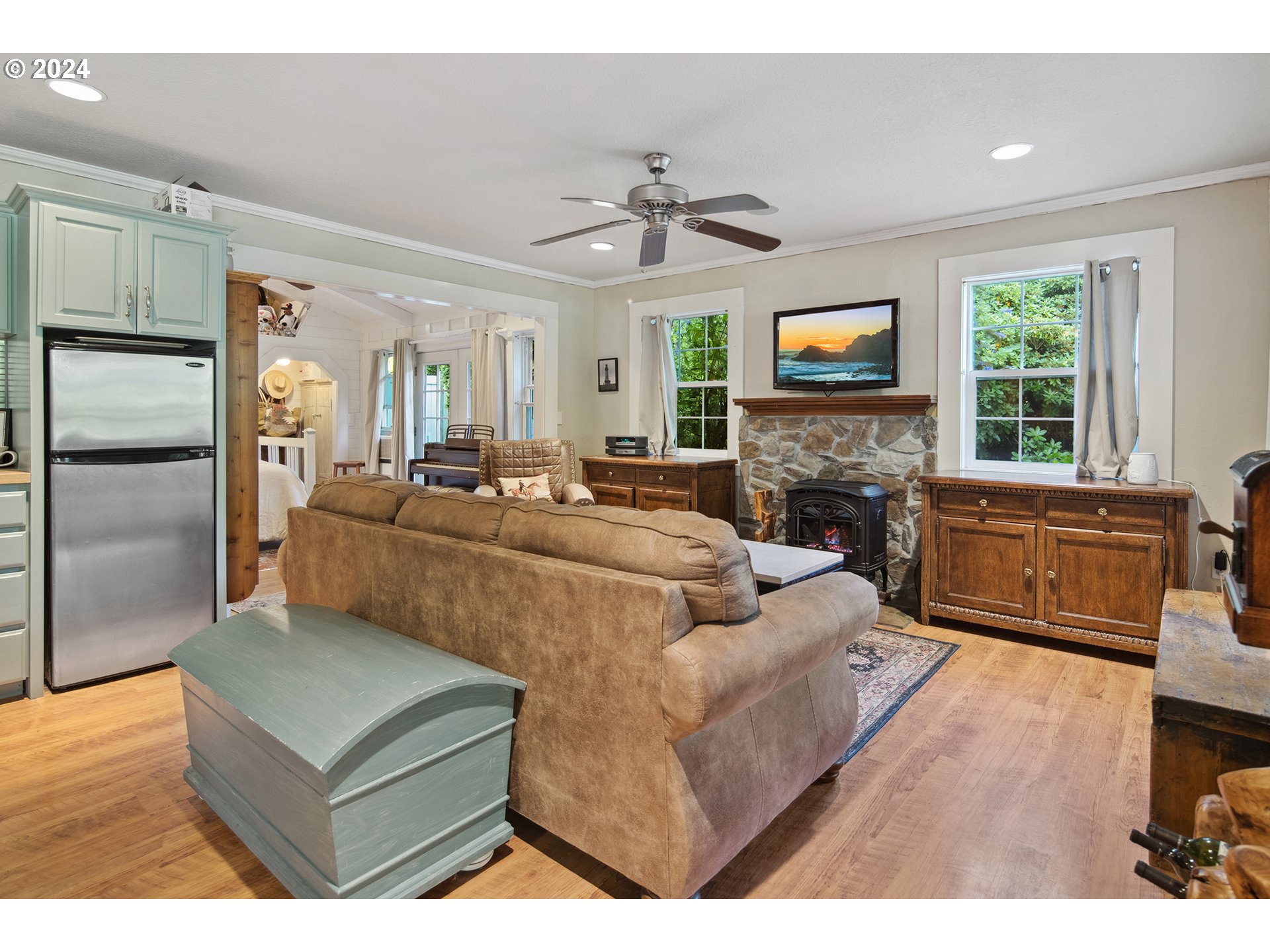 21545 Southwest Johnson Road West Linn, OR 97068 - Photo 27 of 43 a living room with furniture fireplace and flat screen tv