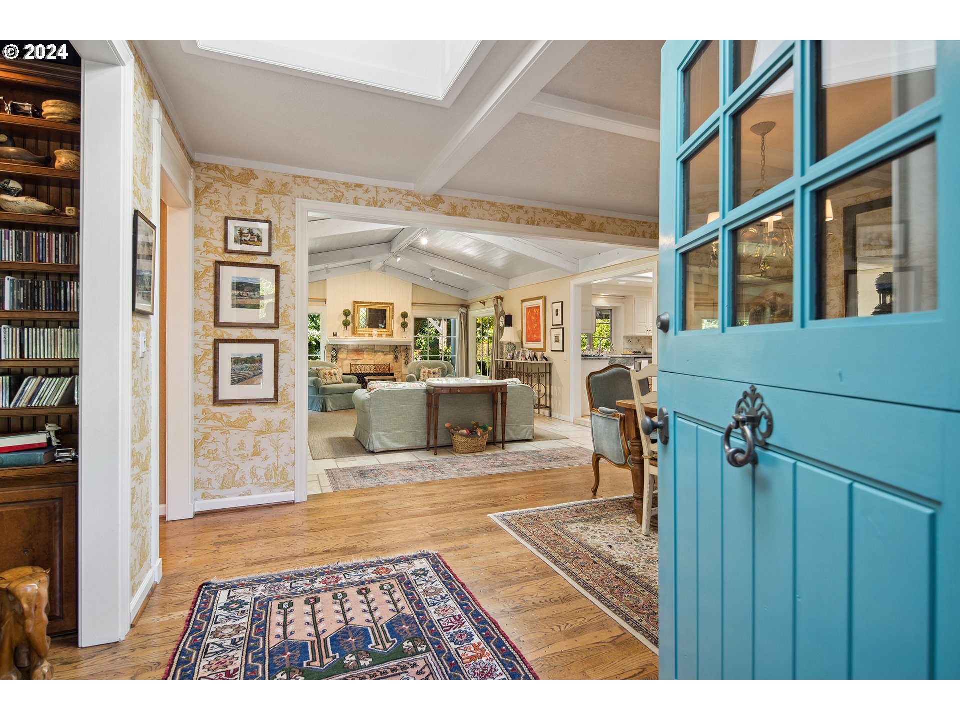 21545 Southwest Johnson Road West Linn, OR 97068 - Photo 4 of 43 a view of a living room