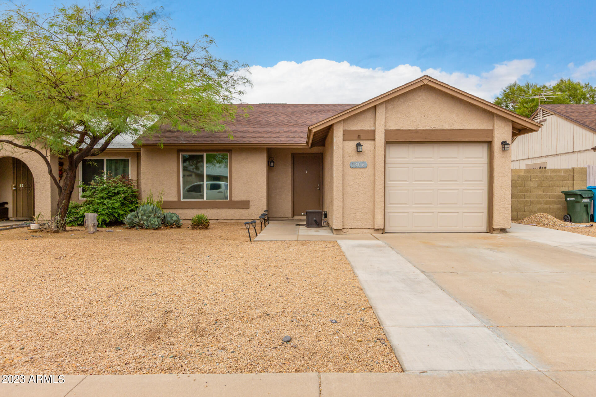 1906 East Grandview Road Phoenix, AZ 85022 - Photo 1 of 21 01 - Grandview