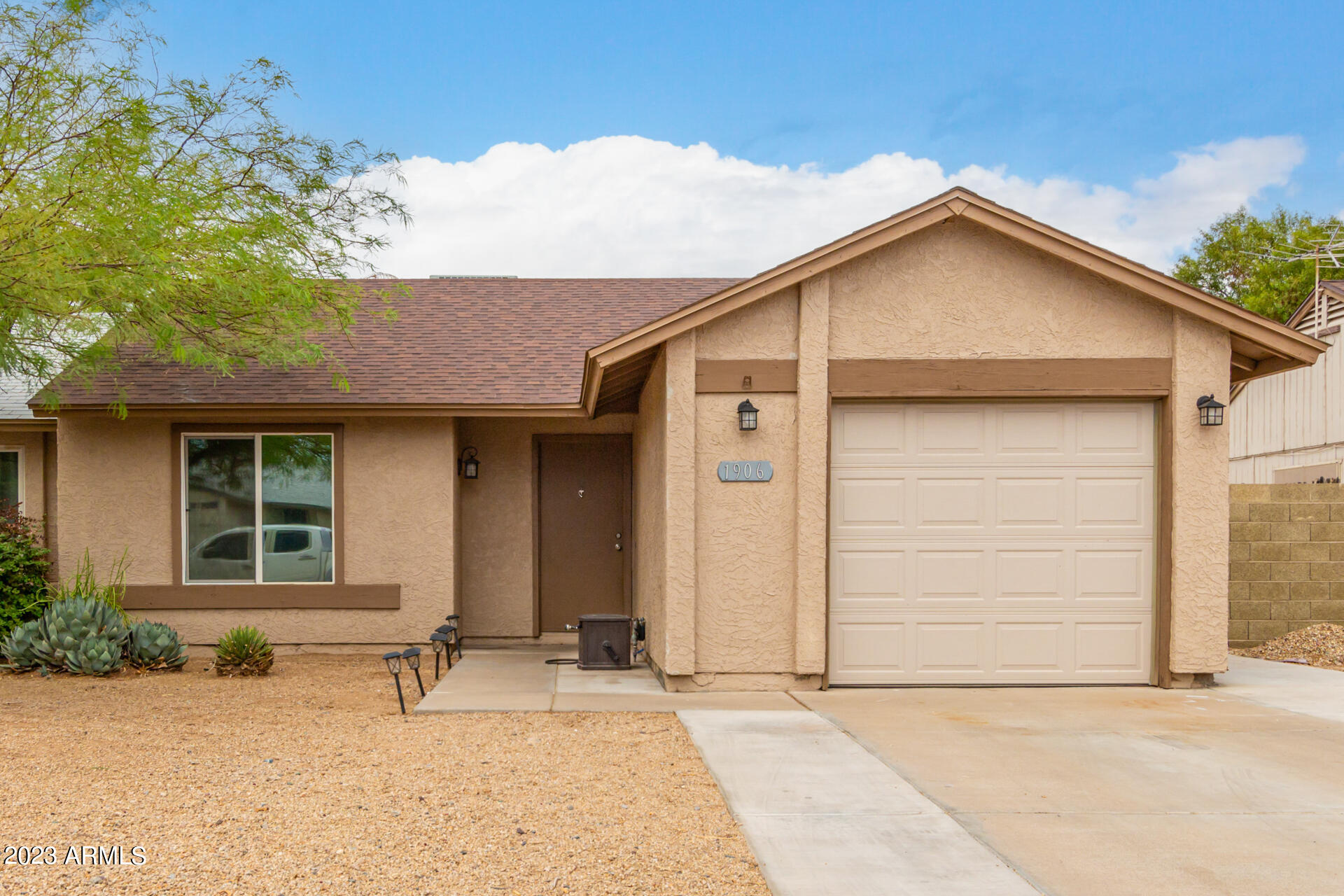 1906 East Grandview Road Phoenix, AZ 85022 - Photo 2 of 21 02 - Grandview