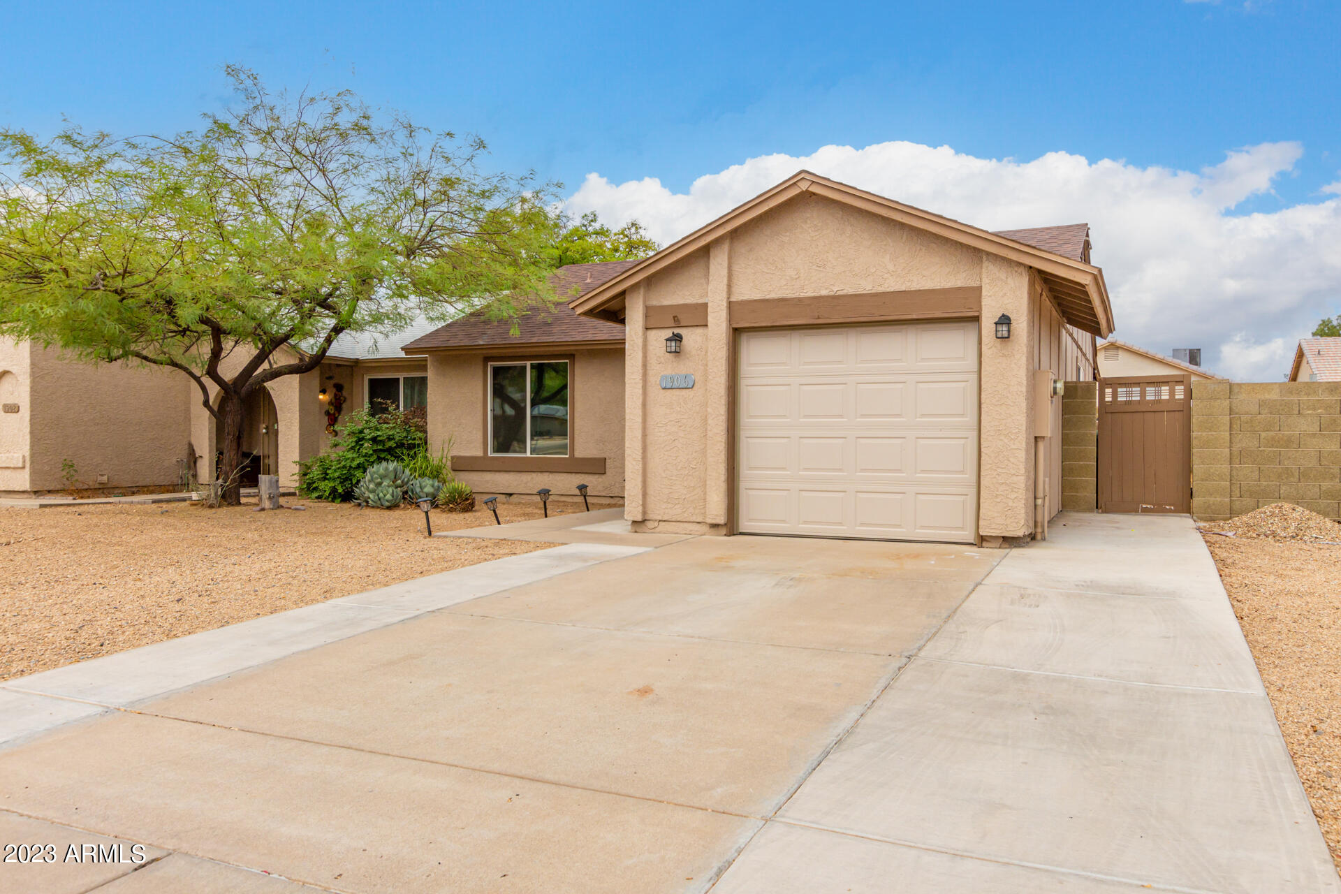 1906 East Grandview Road Phoenix, AZ 85022 - Photo 3 of 21 03 - Grandview