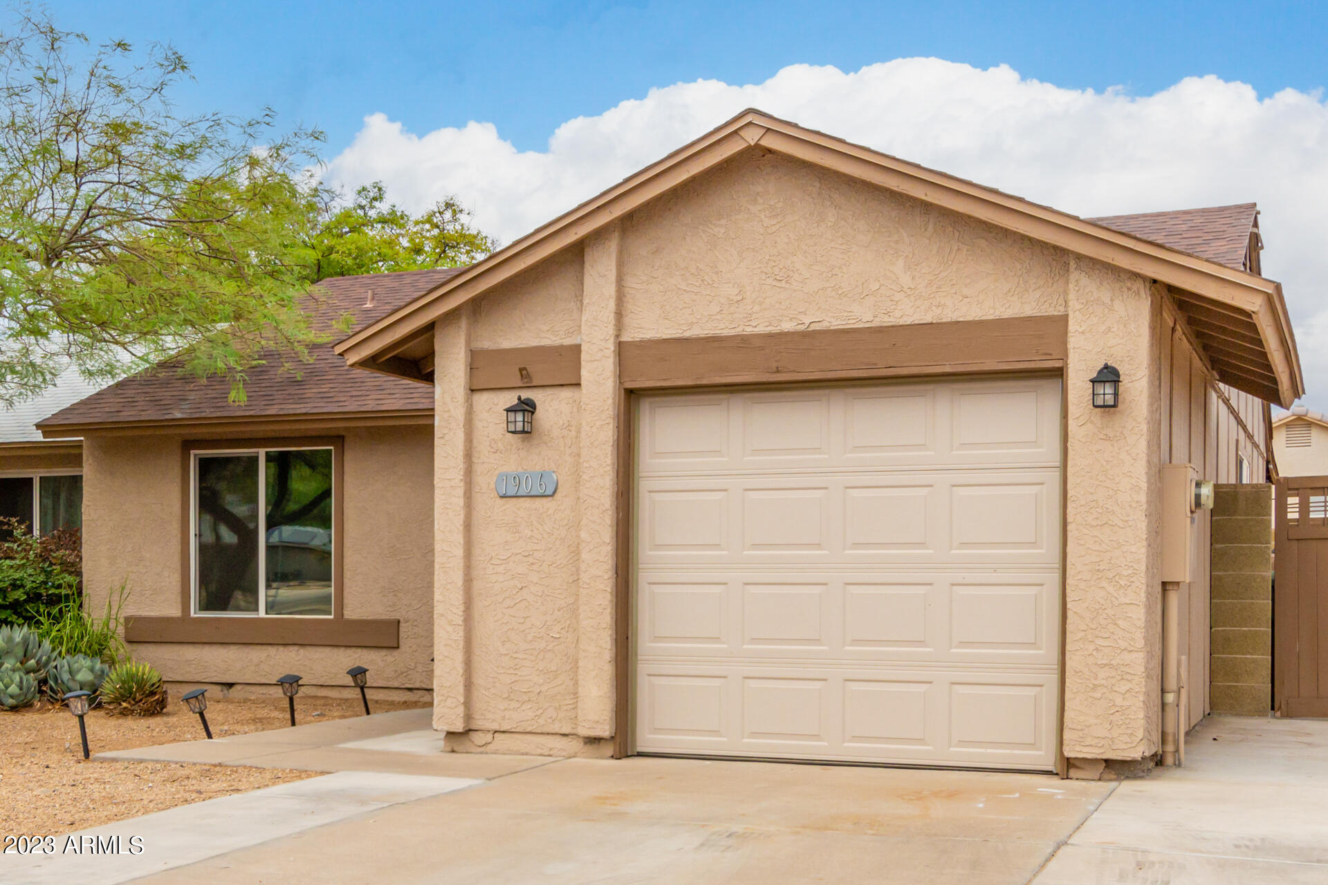 1906 East Grandview Road Phoenix, AZ 85022 - Photo 4 of 21 04 - Grandview