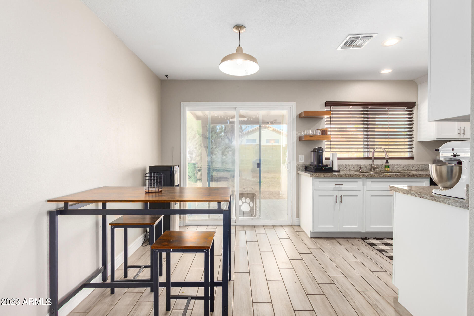 1906 East Grandview Road Phoenix, AZ 85022 - Photo 9 of 21 09 - Grandview
