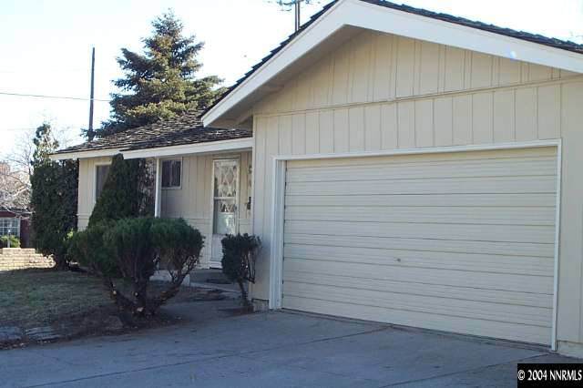 1000 Kings Row Reno, NV 89503 - Photo 5 of 6 a backyard of a house