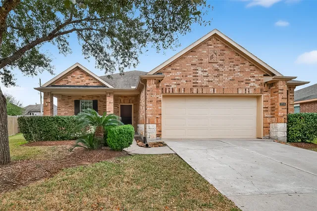 $3,200 | 3226 West Trail Drive, Pearland, TX 77584