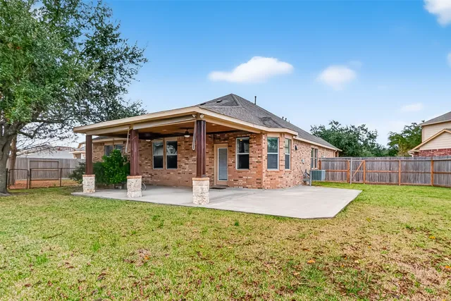 $3,200 | 3226 West Trail Drive, Pearland, TX 77584