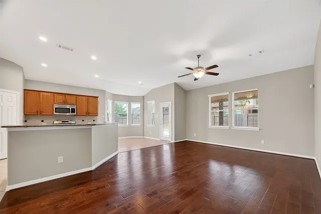 $3,200 | 3226 West Trail Drive, Pearland, TX 77584