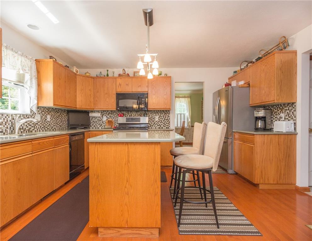 203 Woodcroft Road Baden, PA 15005 - Photo 3 of 23