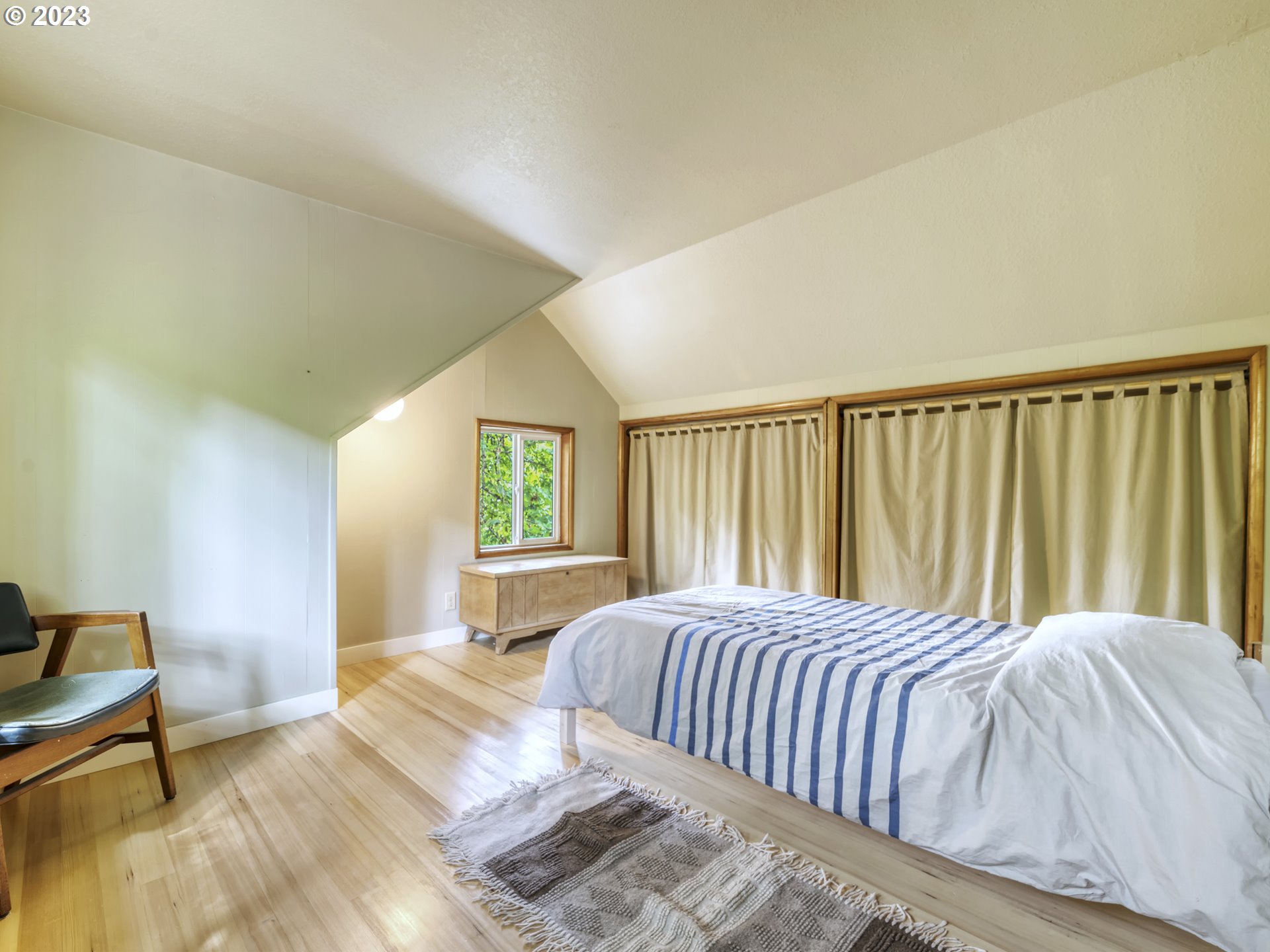 2660 Emerald Street Eugene, OR 97403 - Photo 16 of 36 a bedroom with a bed and a window