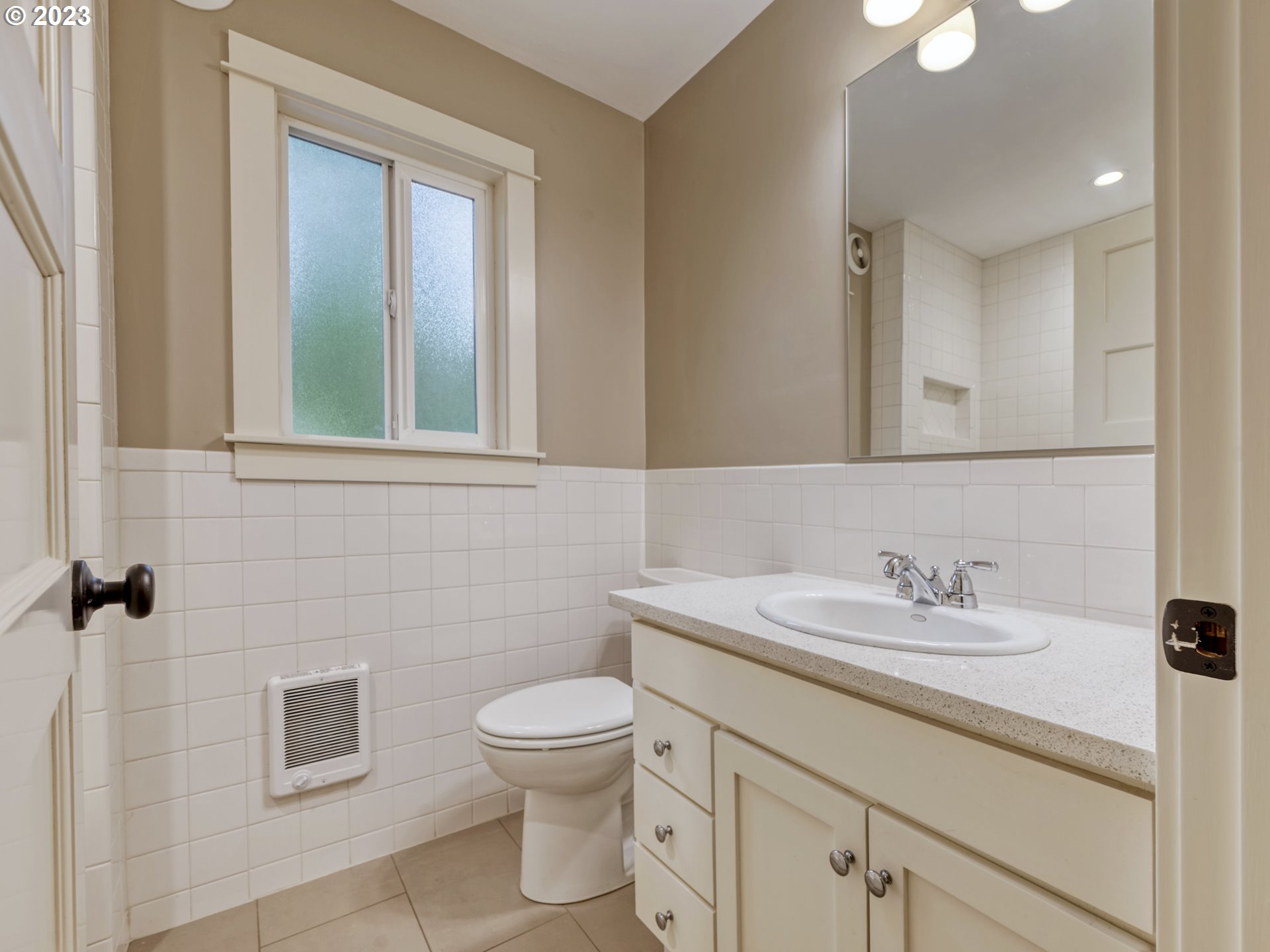 2660 Emerald Street Eugene, OR 97403 - Photo 20 of 36 a bathroom with a sink and a toilet