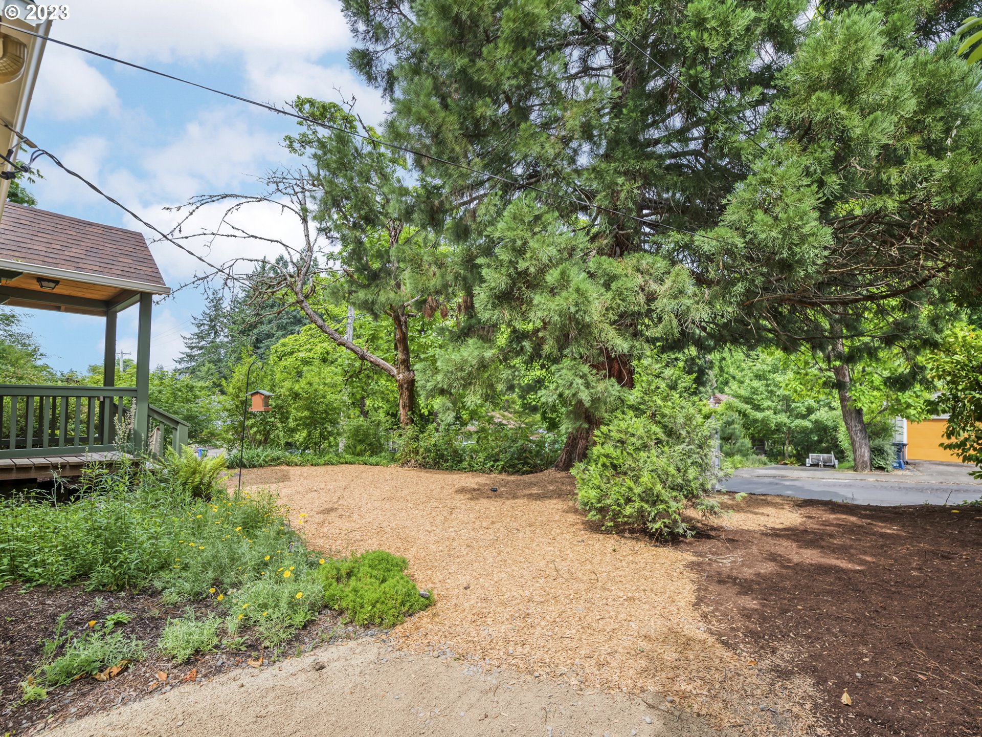 2660 Emerald Street Eugene, OR 97403 - Photo 33 of 36 a view of a garden